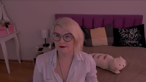 Sabrina MacMarren online show from February 4, 7:51 am