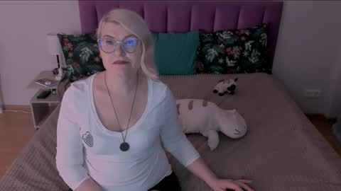 Sabrina MacMarren online show from February 11, 4:24 pm