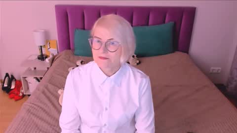 Snapshot of sabrinamacmarren chatting on October 27, 5:19 pm Sabrina MacMarren online show from October 27, 5:19 pm