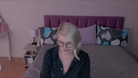 Sabrina MacMarren online show from February 20, 5:52 pm