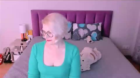 Snapshot of sabrinamacmarren chatting on October 10, 3:17 pm Sabrina MacMarren online show from October 10, 3:17 pm