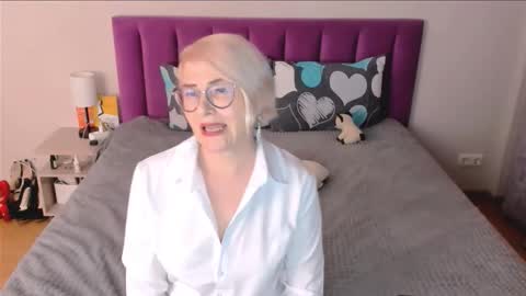 Snapshot of sabrinamacmarren chatting on October 5, 7:19 pm Sabrina MacMarren online show from October 5, 7:19 pm