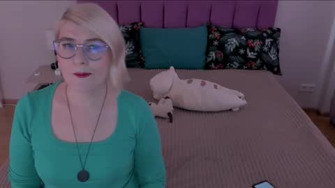 Sabrina MacMarren online show from February 13, 8:17 am
