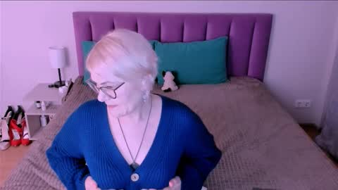 Snapshot of sabrinamacmarren chatting on September 23, 7:34 pm Sabrina MacMarren online show from September 23, 7:34 pm