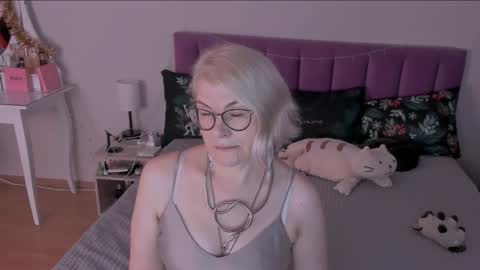 Sabrina MacMarren online show from December 26, 10:59 am