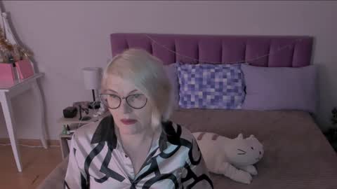 Sabrina MacMarren online show from January 16, 4:28 pm