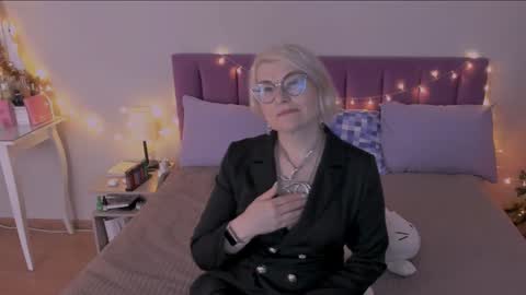 Sabrina MacMarren online show from January 7, 11:58 am