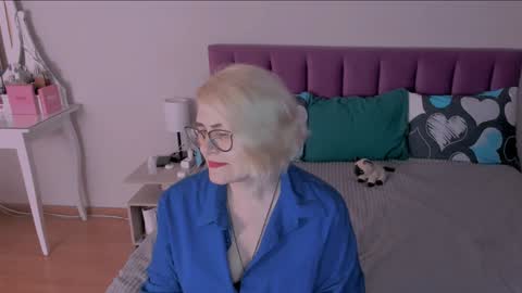 Sabrina MacMarren online show from January 24, 5:32 pm