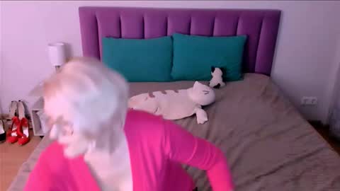 Snapshot of sabrinamacmarren chatting on October 26, 5:08 pm Sabrina MacMarren online show from October 26, 5:08 pm