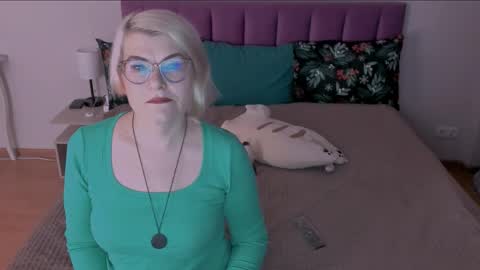 Sabrina MacMarren online show from February 9, 5:19 am