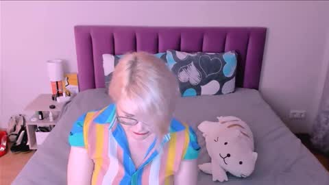 Snapshot of sabrinamacmarren chatting on October 13, 3:36 pm Sabrina MacMarren online show from October 13, 3:36 pm