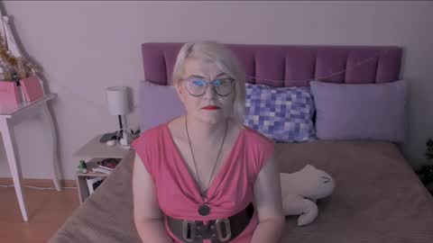 Sabrina MacMarren online show from January 17, 2:18 pm