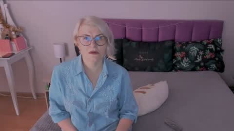 Sabrina MacMarren online show from December 23, 9:59 am