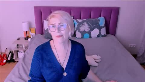 Snapshot of sabrinamacmarren chatting on October 3, 7:08 pm Sabrina MacMarren online show from October 3, 7:08 pm