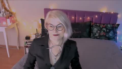 Sabrina MacMarren online show from December 29, 1:28 pm
