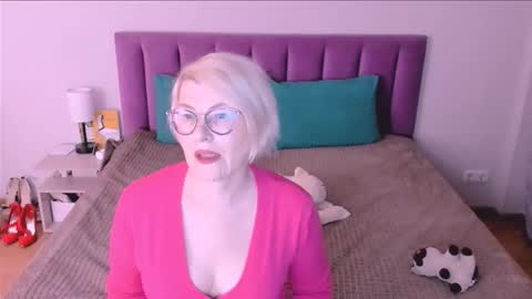 Snapshot of sabrinamacmarren chatting on October 23, 3:29 pm Sabrina MacMarren online show from October 23, 3:29 pm