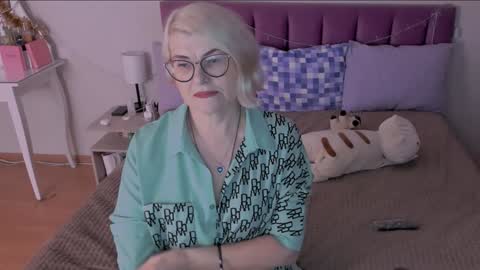 Sabrina MacMarren online show from January 19, 1:22 pm