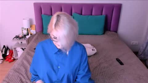 Snapshot of sabrinamacmarren chatting on October 30, 6:09 pm Sabrina MacMarren online show from October 30, 6:09 pm