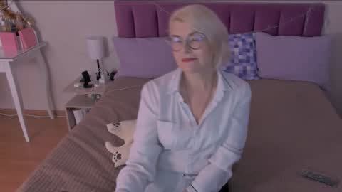 Sabrina MacMarren online show from January 18, 1:18 pm