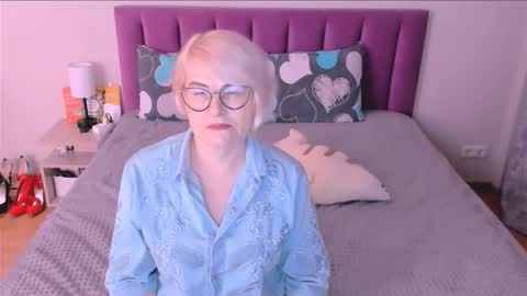 Snapshot of sabrinamacmarren chatting on October 15, 4:20 pm Sabrina MacMarren online show from October 15, 4:20 pm