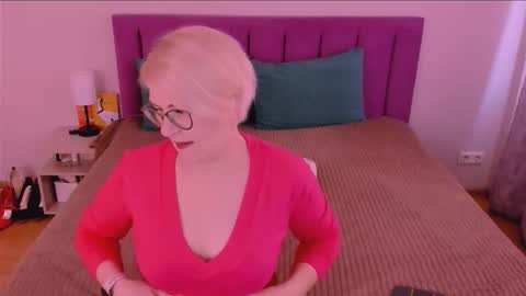 Snapshot of sabrinamacmarren chatting on September 29, 2:00 pm Sabrina MacMarren online show from September 29, 2:00 pm