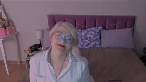 Sabrina MacMarren online show from January 9, 6:15 pm