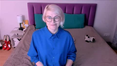 Snapshot of sabrinamacmarren chatting on October 25, 4:58 pm Sabrina MacMarren online show from October 25, 4:58 pm