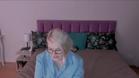 Sabrina MacMarren online show from February 6, 6:24 pm