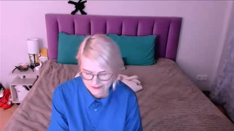 Snapshot of sabrinamacmarren chatting on October 28, 5:52 pm Sabrina MacMarren online show from October 28, 5:52 pm