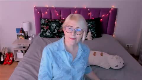 Sabrina MacMarren online show from January 15, 6:25 pm