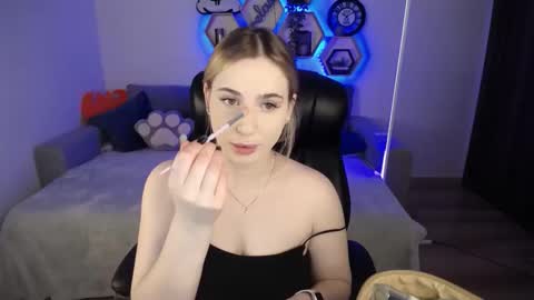 Sabrina Violet online show from December 4, 9:07 am