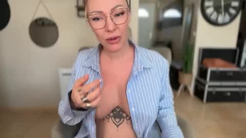 sacha__xx online show from March 24, 1:27 pm