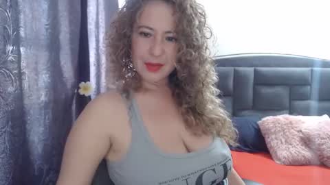 sacrletardiente online show from April 1, 1:41 pm