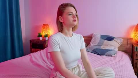 Snapshot of sadedonnick chatting on October 28, 8:42 am Lilli online show from October 28, 8:42 am