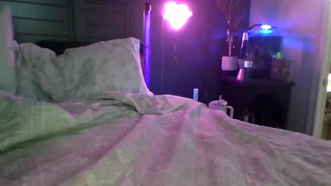 Snapshot of sadiessecretcloset chatting on December 22, 3:00 am Sadiessecret online show from December 22, 3:00 am