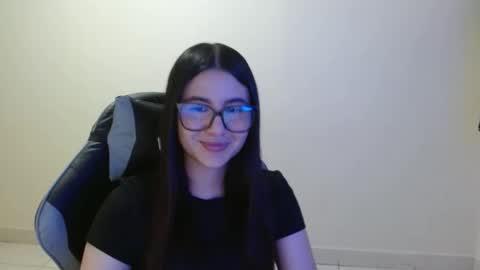 Sahaliefox  online show from November 20, 10:00 pm