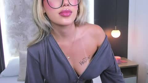 Snapshot of saliha_pinky chatting on September 14, 2:53 am S A L I H A online show from September 14, 2:53 am