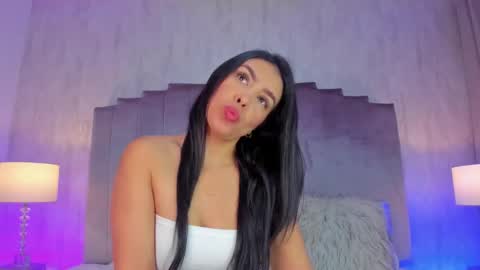 Snapshot of salma_lutz chatting on October 1, 12:54 pm Marcela online show from October 1, 12:54 pm