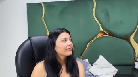 Snapshot of salmaportman_ chatting on September 20, 2:32 am salmaportman_ online show from September 20, 2:32 am