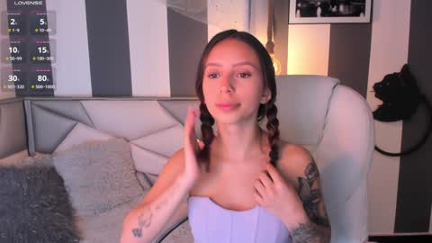 Snapshot of salome__evans chatting on December 19, 8:13 pm salome__evans online show from December 19, 8:13 pm