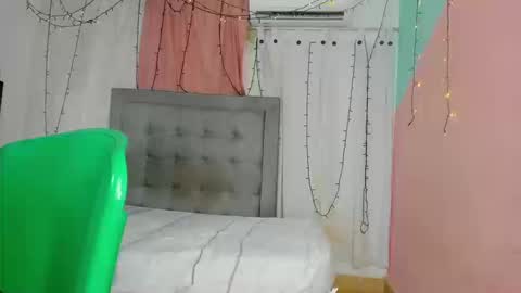 Snapshot of salome_domi chatting on September 20, 4:16 pm salome online show from September 20, 4:16 pm