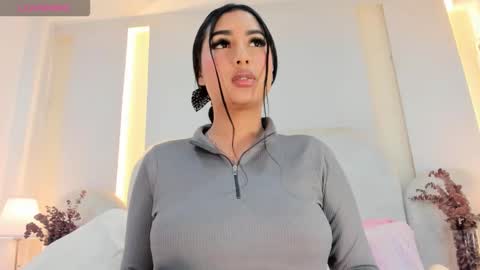 Snapshot of salomebell chatting on October 28, 9:19 pm online show from October 28, 9:19 pm