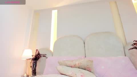 Snapshot of salomebell chatting on October 15, 9:06 pm online show from October 15, 9:06 pm