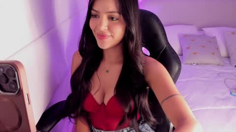 Snapshot of salomee_11 chatting on January 19, 1:00 am salo online show from January 19, 1:00 am