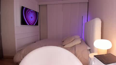 Snapshot of salomee_11 chatting on October 16, 3:42 am salo online show from October 16, 3:42 am