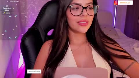 Snapshot of salomee_11 chatting on March 5, 6:33 am salo online show from March 5, 6:33 am