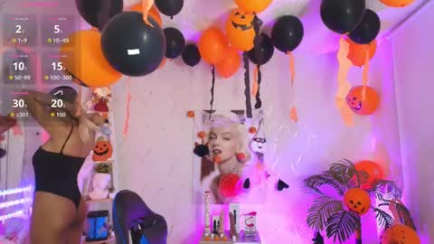 Snapshot of saloomee__ chatting on October 22, 11:15 am SALOME online show from October 22, 11:15 am