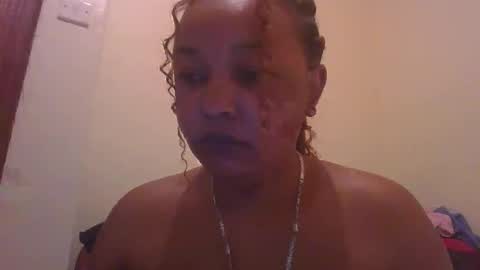 Snapshot of salty_surprise_ chatting on December 17, 7:29 am salty_surprise_ online show from December 17, 7:29 am