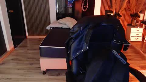 SAM MANSON online show from February 9, 11:56 am