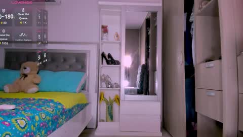 Snapshot of samanta_65 chatting on October 11, 3:44 am carolina online show from October 11, 3:44 am